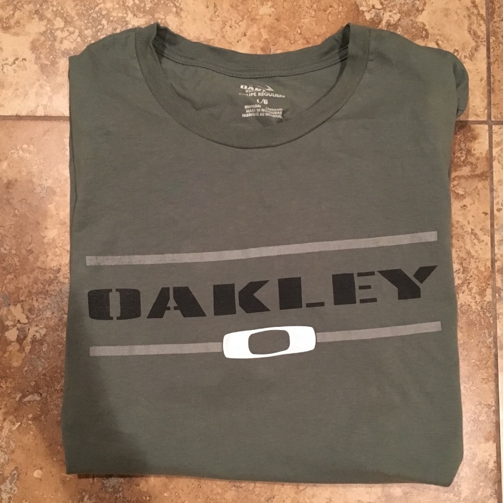 Oakley tee